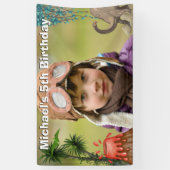 恐竜火山の先史時代の少年の誕生日写真 横断幕 (縦)