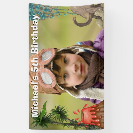 恐竜火山の先史時代の少年の誕生日写真 横断幕 (縦)