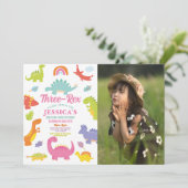 恐竜3人のレックスかわいい女の子ピンクのパーティー写真 招待状 (スタンド正面)