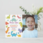 恐竜3人のレックスかわいい男の子のパーティー写真 招待状 (スタンド正面)