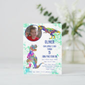 恐竜5誕生日Tレックス少年の写真カラフル インビテーションポストカード (スタンド正面)