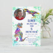 恐竜5誕生日Tレックス少年の写真カラフル 招待状 (スタンド正面)