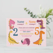 恐竜 キッズ 誕生日 女の子 ピンク どんな年齢も一緒にパーティ 招待状 (スタンド正面)