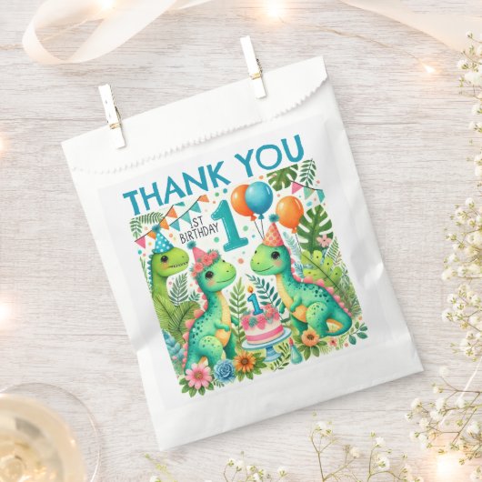 恐竜Dino 1st誕生日パーティー フェイバーバッグ (クリップ留めされた状態)