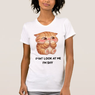 恥ずかしがり屋の可愛いオレンジの子猫 Tシャツ