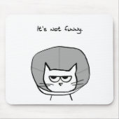 恥の怒っている猫そして円錐形 マウスパッド (正面)