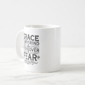 恩寵グラインド、恐怖に対する信仰感動的- コーヒーマグカップ (正面左)
