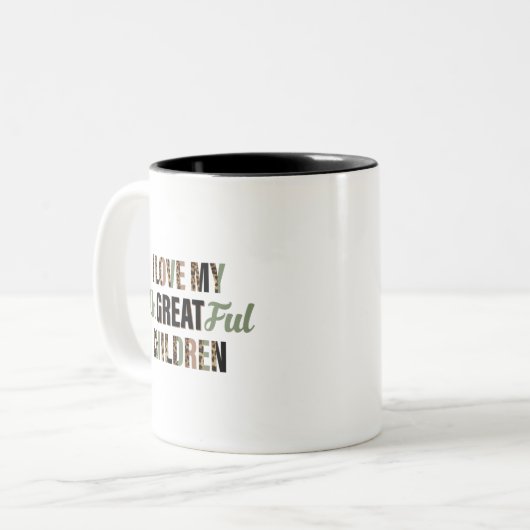 恩知らずの子どもたちを素晴らし愛する ツートーンマグカップ (正面左)