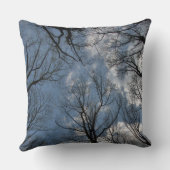 息をのむようなチューリップポプラの木曇り空 クッション (裏面)