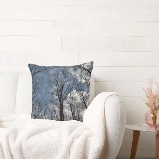 息をのむようなチューリップポプラの木曇り空 クッション (ソファ)