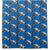 息をのむようなリングや輪でハシバメが飛んでいる シャワーカーテン (正面)