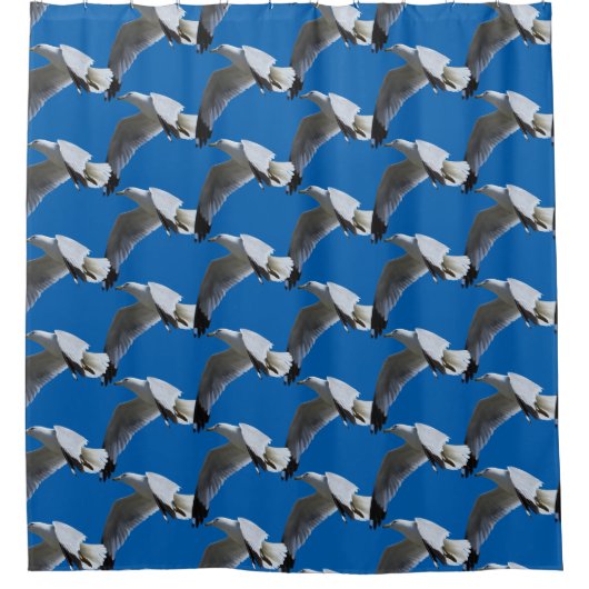 息をのむようなリングや輪でハシバメが飛んでいる シャワーカーテン (正面)