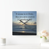 息をのむような2コリント5:17海の日の出 スクエア壁時計 (ホーム)