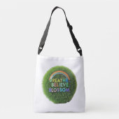 息を信じ吸う、花 – クロス体バッグ クロスボディバッグ (裏面)