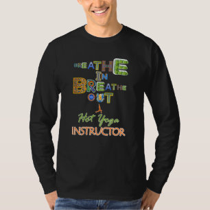 息を吐き出す熱いヨガインストラクター Tシャツ