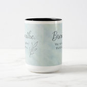 息を吹き込む – あなたの魂はあなたに感謝する ツートーンマグカップ (中央)