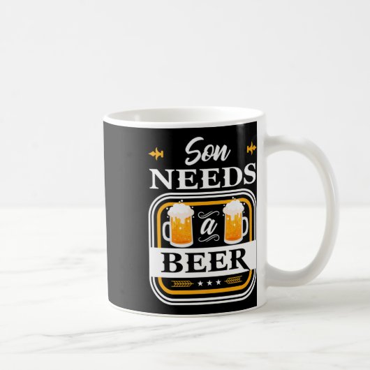 息子にはビールの花嫁と花婿のドリンカービールが結婚必要 コーヒーマグカップ (右)