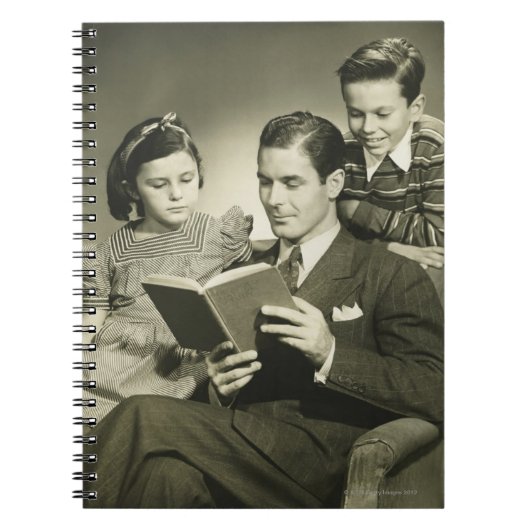 息子に読んでいる父 ノートブック (正面)