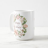 恵みの上に – John 1:16 -フローラ コーヒーマグカップ (正面左)