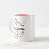 恵みの中で育てられた野花の聖句 ツートーンマグカップ (正面左)