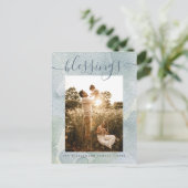 恵みモダンブルーウォーター色クリスマスホリデー シーズンポストカード (スタンド正面)