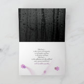 悔やみや弔慰のバラの花束を雨の滴でドイに着ける カード (内部)