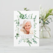 悔やみや弔慰ユーカリ緑のシルバーフォトメモリアル サンキューカード (スタンド正面)