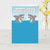 悪いおもしろい冗談を言うサメ誕生日 カード (黄色い花)