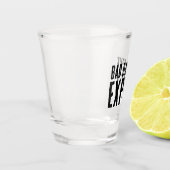 悪いパパジョークの専門家はっきりしたタイポグラフィ ショットグラス (左)