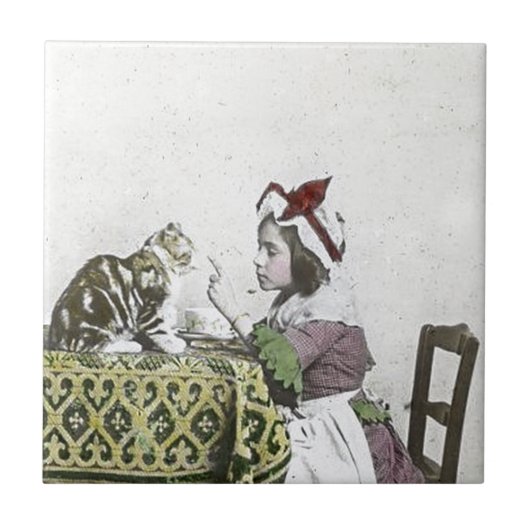 悪い子猫のビクトリアンなお茶会のヴィンテージの小さな女の子 タイル (正面)