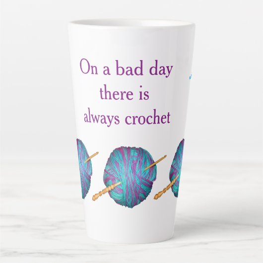 悪い日には必ずかぎ針編み、あなたの名前 カフェラテマグ (正面)