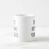 悪い日は進捗を消さないおもしろい コーヒーマグカップ (中央)