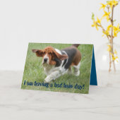 "悪い毛日"の挨拶状を持つバセットハウンド カード (黄色い花)