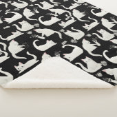 悪い猫が物を叩き、白い猫が黒 シェルパブランケット (3/4)