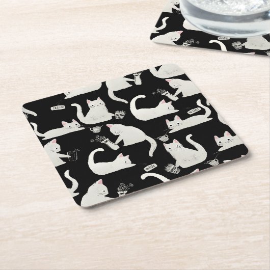 悪い猫が物を叩き、白い猫が黒 スクエアペーパーコースター (アングル)