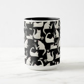 悪い猫が物を叩き、白い猫が黒 マグカップ (中央)