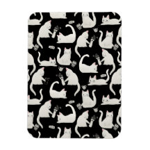 悪い猫が物を叩き、白い猫が黒