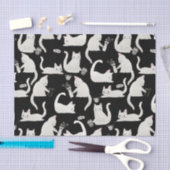 悪い猫が物を叩き、白い猫が黒 薄葉紙 (クラフト)