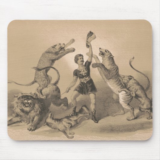 悪動物の中に立っているサーカスのパフォーマー マウスパッド (正面)