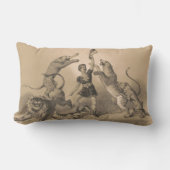 悪動物の中に立っているサーカスのパフォーマー ランバークッション (正面)