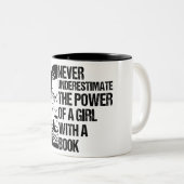 悪名高いRBG、決して本で少女を過小評価しない ツートーンマグカップ (正面右)