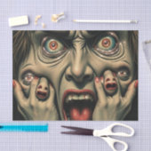 悪夢のような超現実的な顔 薄葉紙 (クラフト)