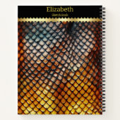 悪意のあるヘビの模様のクローズアップ ノートブック (裏面)