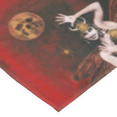 悪魔の女性テーブルクロスを踊るヴィンテージ テーブルクロス (アングル)