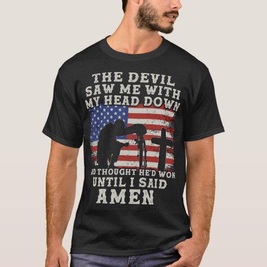 悪魔は頭を下げて私を見ていた Tシャツ (正面)