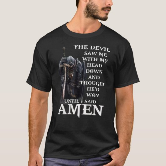 悪魔は頭を下げて私を見考えた Tシャツ (正面)