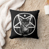 悪魔的な子ネコの枕 クッション (ブランケット)