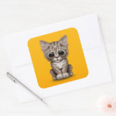 悲しいかわいい茶色の虎猫子猫オンイエロー スクエアシール (封筒)