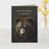 悲しいクマの動物は良くなるか損失、困難な試練を得る カード (黄色い花)