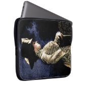 悲しいビクトリアンヴィンテージの帽子をかぶった女性 ラップトップスリーブ (正面右)